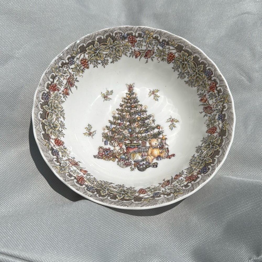 Queen's Seasons Greetings Multicolored Christmas Tree 6.5” Cereal Bowl